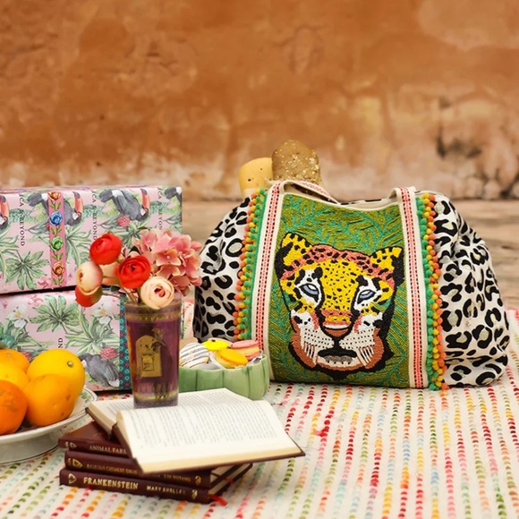 American & Beyond | Beaded Leopard 🐆 Tote Bag - Picture 11 of 12